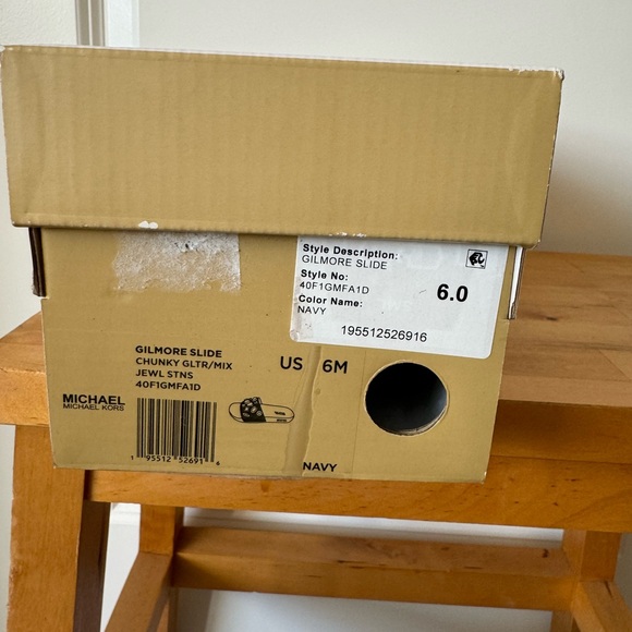 Michael Kors Gilmore slides in Navy brand new in box. Size 6 - Picture 5 of 6